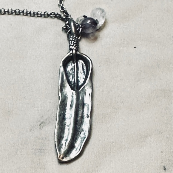 Silver Tone Double Feather Pendant w/Beads, Clear Quartz, Fluorite & Glass EUC - Picture 6 of 15